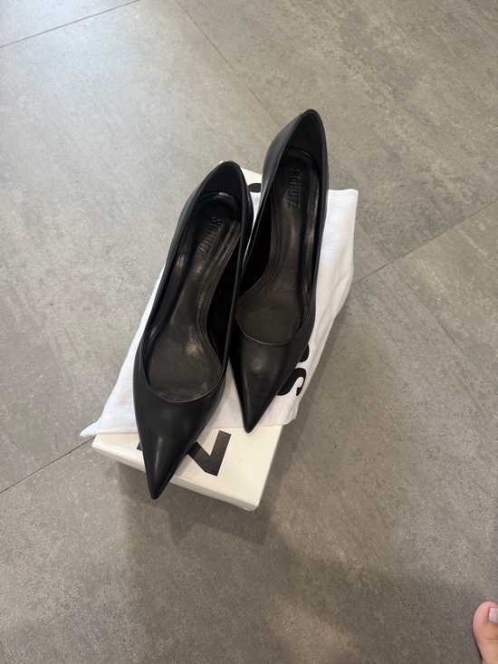 SCHUTZ Shoes - SCHUTZ New in Box Lou Mid Curve Pump Heel Black Leather with Gold Heel // 8.5